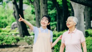 介護福祉士が現場以外の仕事に転職するなら?おすすめの職種と成功のポイントを解説