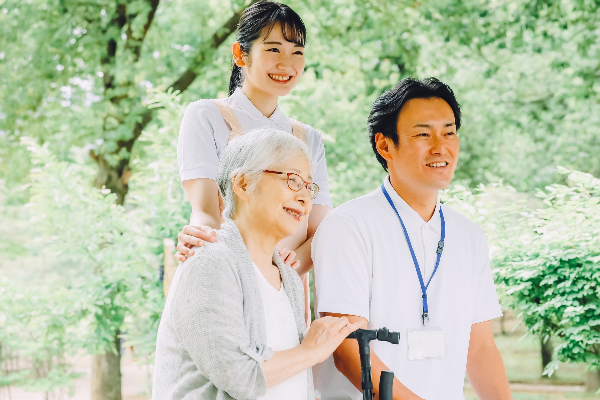 介護福祉士の年収はどのくらい?年齢・施設形態・勤続年数別に徹底比較